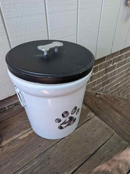 Photo of free Dog kibble storage bin (Pimmit Hills, McLean VA) #1