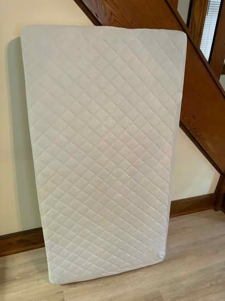 Photo of free Child‘s mattress with sheets (07110) #4