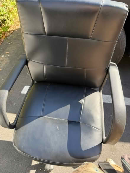 Photo of free Black vinyl office chair (1075 Valencia Avenue) #4
