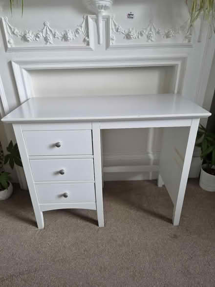 Photo of free White desk with drawers (Crouch Hill N19) #1