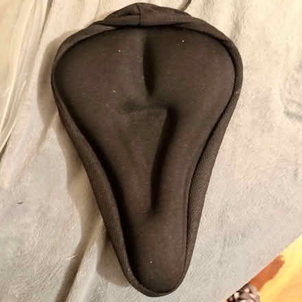 Photo of free Bicycle seat cover (Chalton LU4) #1
