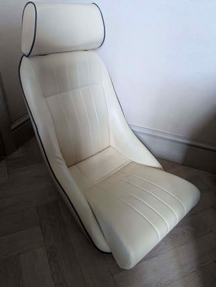 Photo of free Cream cobra bucket seat (Brookvale RG21) #1