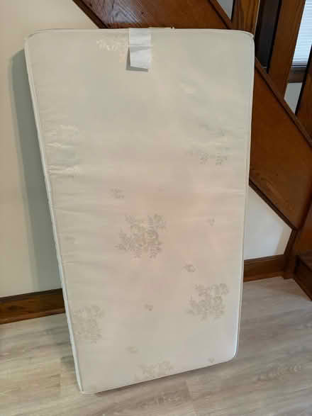 Photo of free Child‘s mattress with sheets (07110) #3