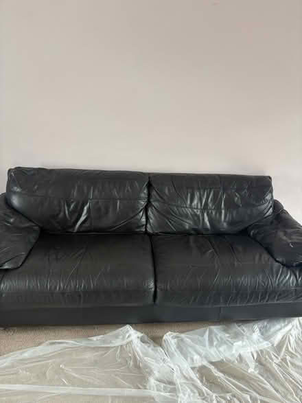 Photo of free Black leather sofa (Sg64ph) #1