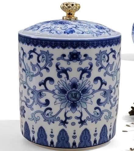 Photo of Porcelain salt shaker (Islington, highgate st.) #1