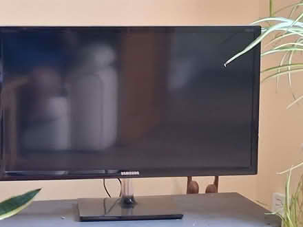Photo of free Smart TV, TV stand and DVD cabinet (Walton-on-Thames KT12) #2