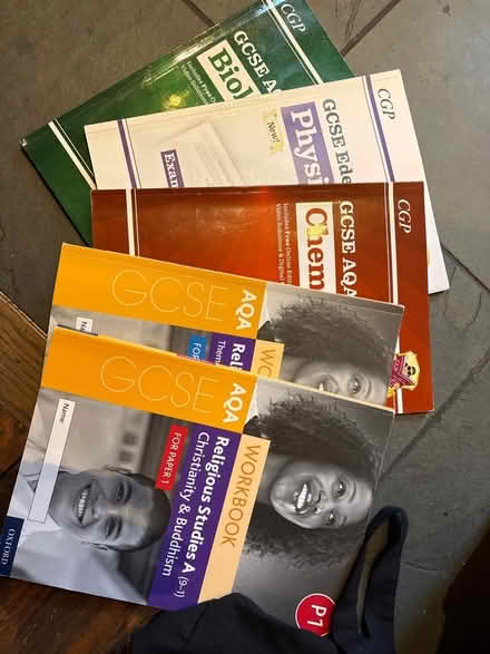Photo of free Various GCSE books & revision guides (Greaves LA1) #1