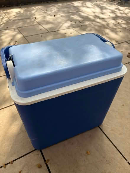 Photo of free Cool box (LU7 Near plantation road) #2