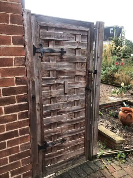 Photo of free Gate (Horsforth LS18) #1