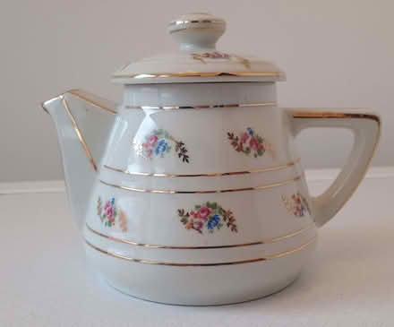 Photo of free Charming Tea Pot (Barbourne WR3) #1