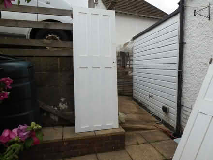 Photo of free wooden doors 2 knotted pine painted white. (Lower Bevendean BN2) #2