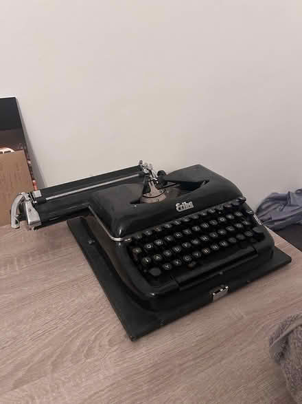 Photo of free Erika Vintage Typewriter (Seven Sisters N17) #2