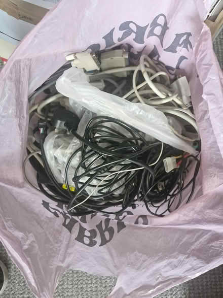 Photo of free big bag of computer leads (Broadsone BH18) #1