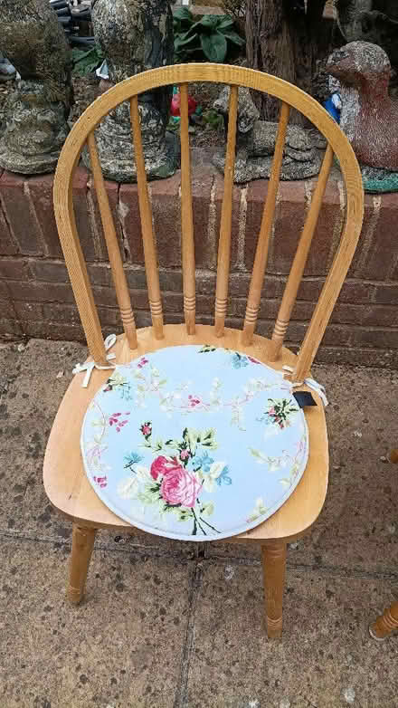 Photo of free 2x Dining Chairs with seat cushions (Totteridge HW HP13) #2