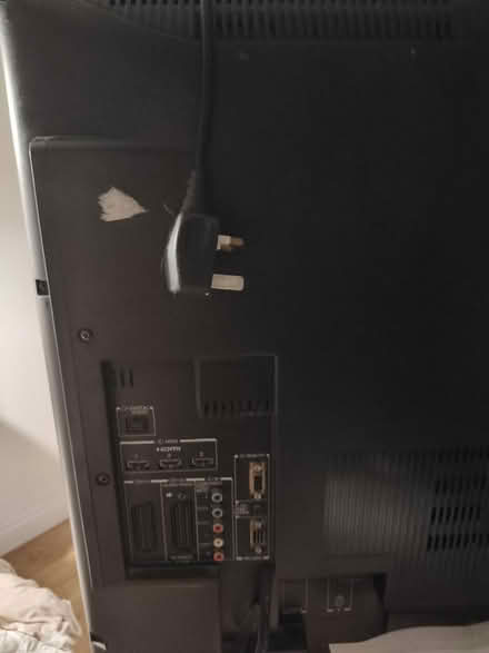 Photo of free TV Toshiba 37RV635D (Hounslow west TW5) #3