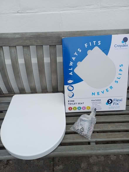 Photo of free unused toilet seat (Braeside AB15) #1