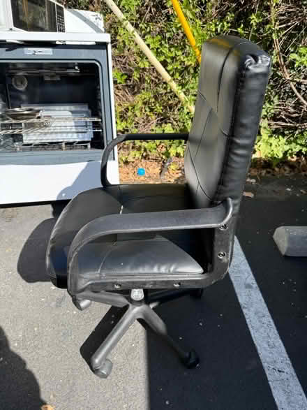 Photo of free Black vinyl office chair (1075 Valencia Avenue) #3
