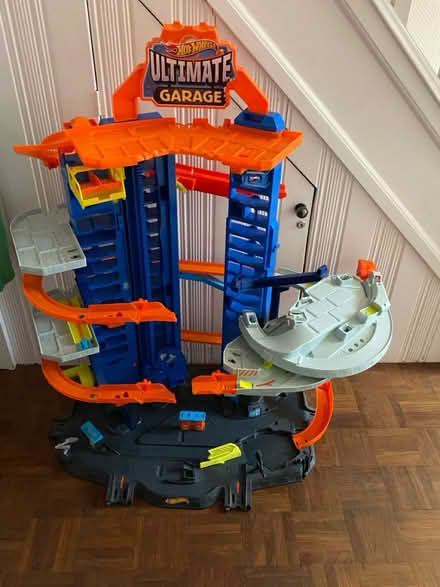 Photo of free Hot wheels garage and cars (Baffins, Portsmouth. PO3) #4