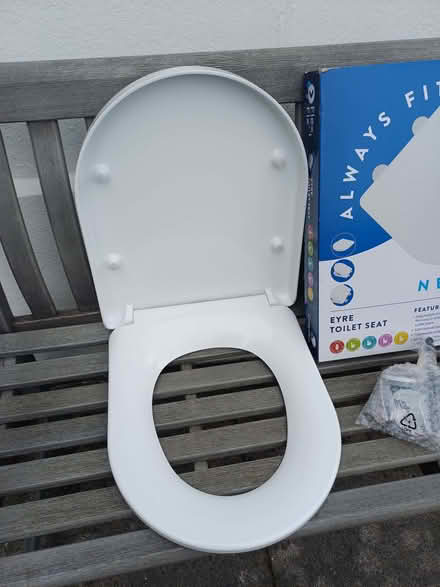 Photo of free unused toilet seat (Braeside AB15) #2