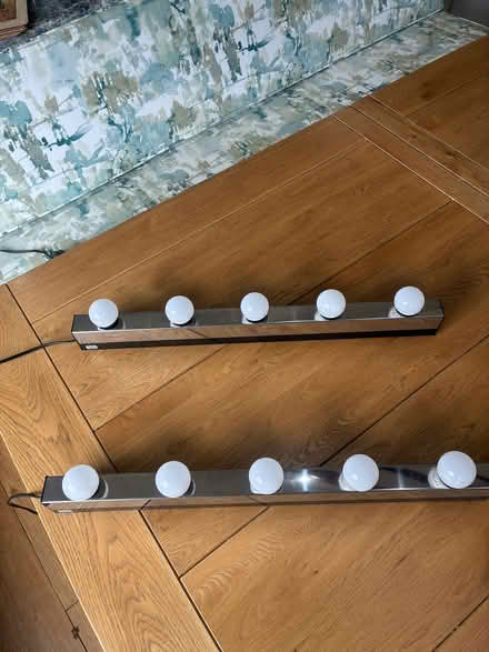 Photo of free Lights for mirror (Warfield RG42) #1