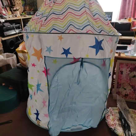 Photo of free Kids pop up small tent (Woodside London SE25) #1
