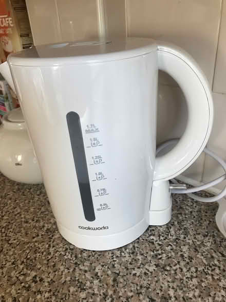 Photo of free Kettle & Matching Toaster (Edinburgh EH125SL) #2