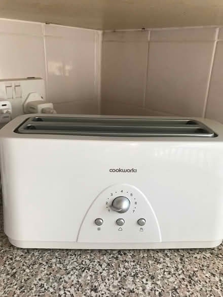 Photo of free Kettle & Matching Toaster (Edinburgh EH125SL) #1