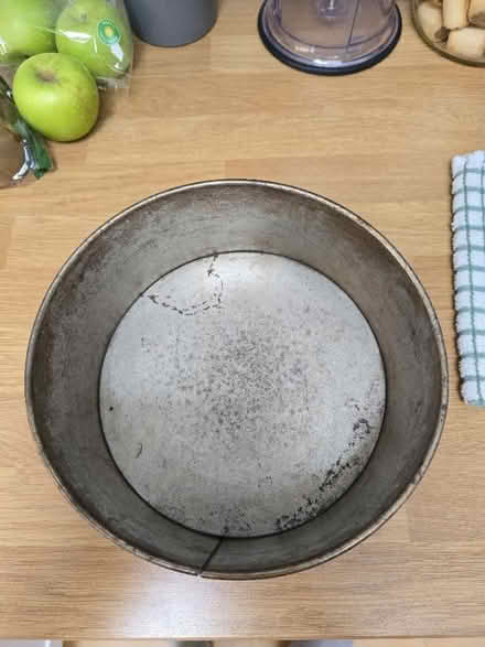 Photo of free Cake Tin 8" (Seaford BN25) #1