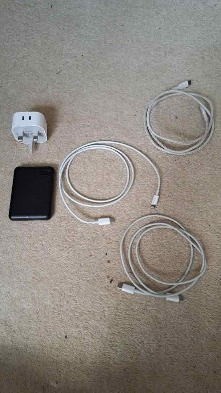 Photo of free power bank and phone cables (Matfield TN12) #1