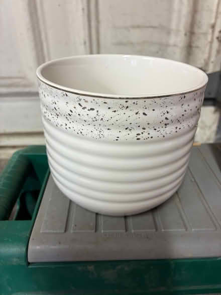 Photo of free White and silver 13 cm tall ceramic house plant pot (Great Boughton CH3) #1