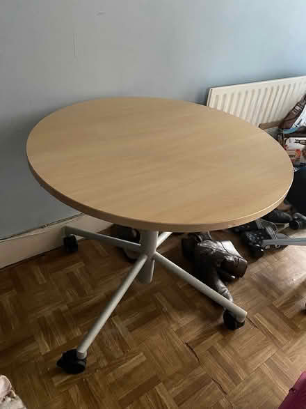 Photo of free Circle table (Selhurst, SE25) #1