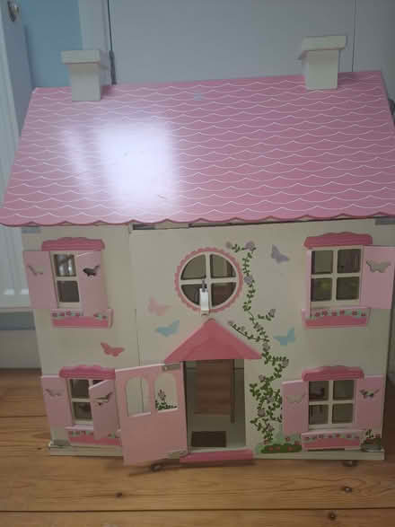 Photo of free Doll's House with some furniture (Cubbington CV32) #4