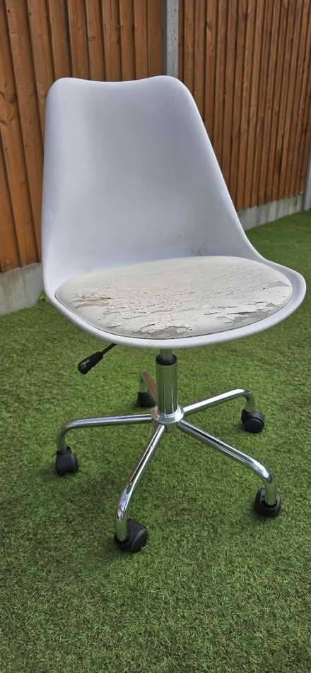Photo of free Computer / study chair (Highams park E4) #1
