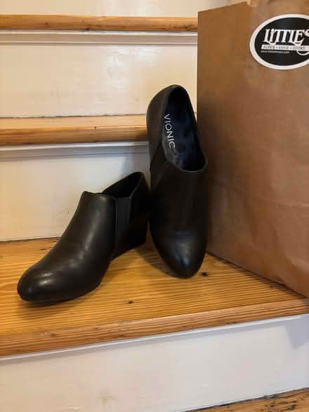 Photo of free Vionic women’s shoes size 7.5 (Regent Square) #1