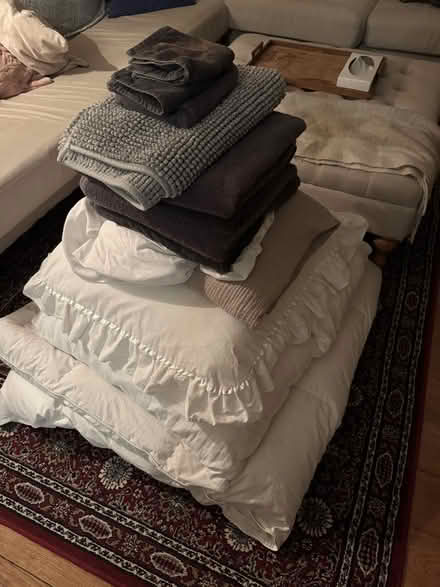 Photo of free Duvet/linens/towels (islington N1) #1