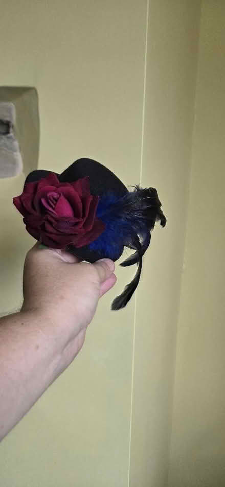 Photo of free Three Fascinators In Hat Box (Shipley BD18) #3