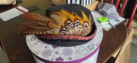 Photo of free Victoriana Style Hat With Feathers In Hat Box (Shipley BD18) #1
