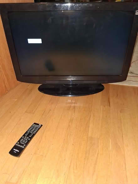 Photo of free 32" Insignia LCD TV (south Arlington Heights) #2