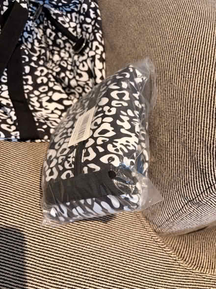 Photo of free Animal print weekend holdall bag (Esher KT10) #3