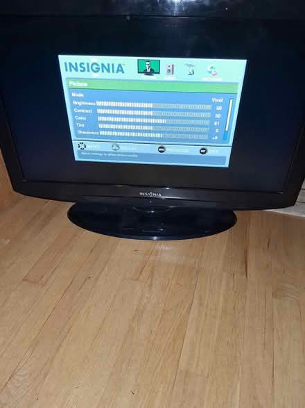 Photo of free 32" Insignia LCD TV (south Arlington Heights) #3