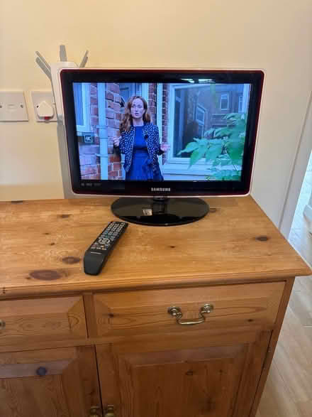 Photo of free Samsung TV (Thames Ditton KT7) #1