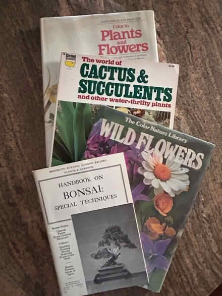 Photo of free Books: Plant-related (Capitol Hill NE (20002)) #1