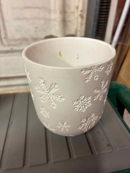 Photo of free White ceramic snowflake 12 cm tall house plant pot (Great Boughton CH3) #1