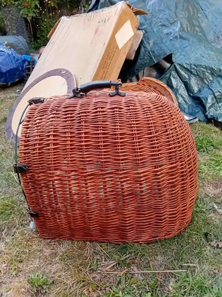 Photo of free Pet carrier (Upper oldfield park) #3