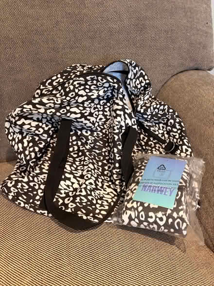 Photo of free Animal print weekend holdall bag (Esher KT10) #2
