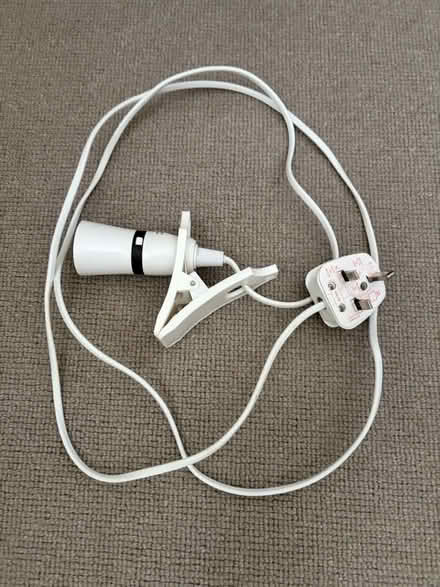 Photo of free Clip on light socket (KT13 Weybridge) #1