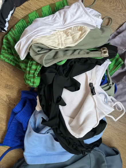 Photo of free Clothe size xs (Bromley north BR1) #1