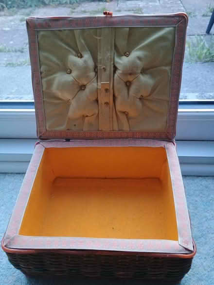 Photo of free Sewing box (Bloomfield BA2) #2
