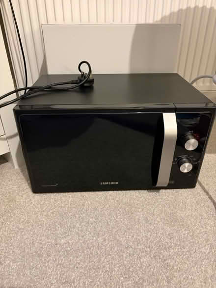 Photo of free Samsung microwave (Berkhamsted HP4) #2