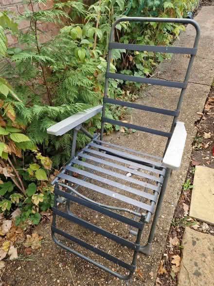 Photo of free B and Q Reclining garden chair (CR7 Thornton Heath) #1